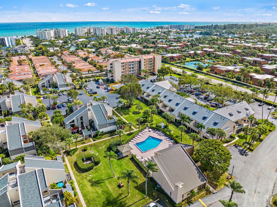 For Sale: $389,000 (1 beds, 1 baths, 704 Square Feet)