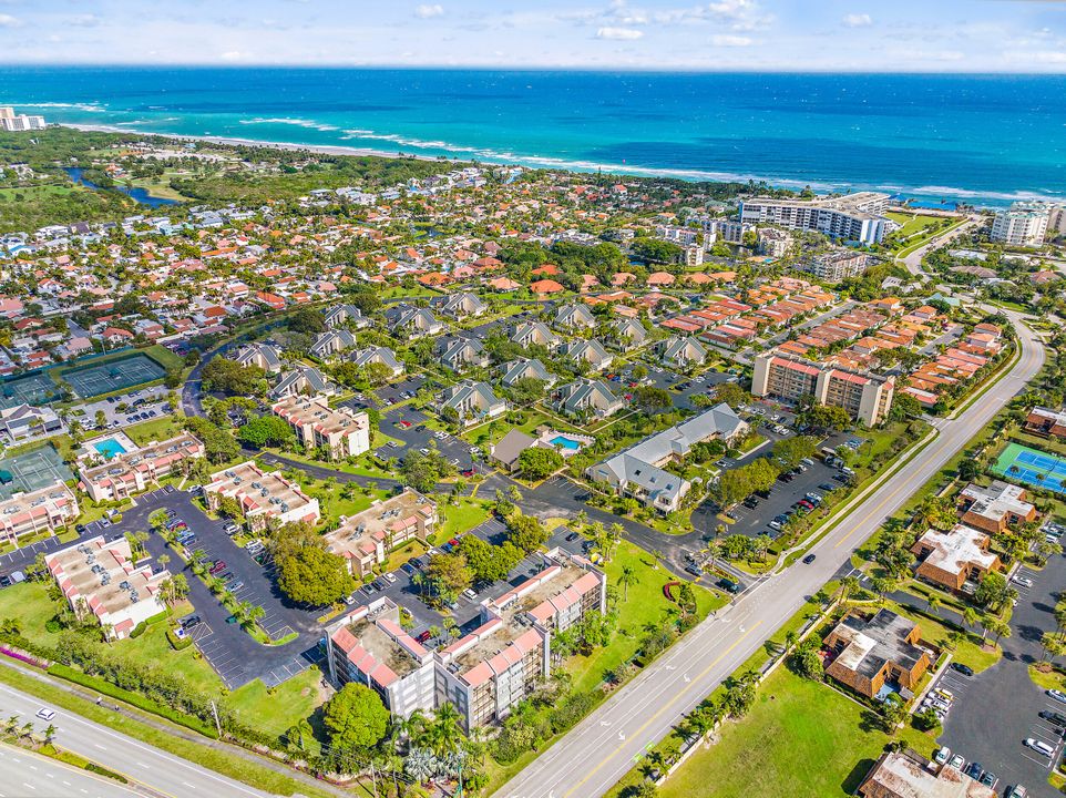 For Sale: $389,000 (1 beds, 1 baths, 704 Square Feet)