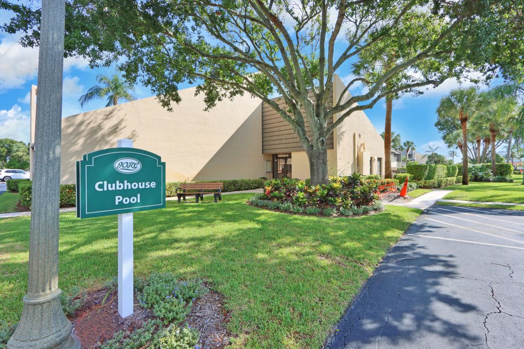 For Sale: $389,000 (1 beds, 1 baths, 704 Square Feet)