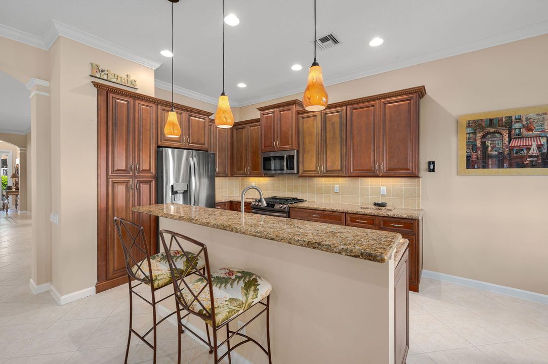 待售: $424,900 (2 贝兹, 2 浴室, 2080 平方英尺)