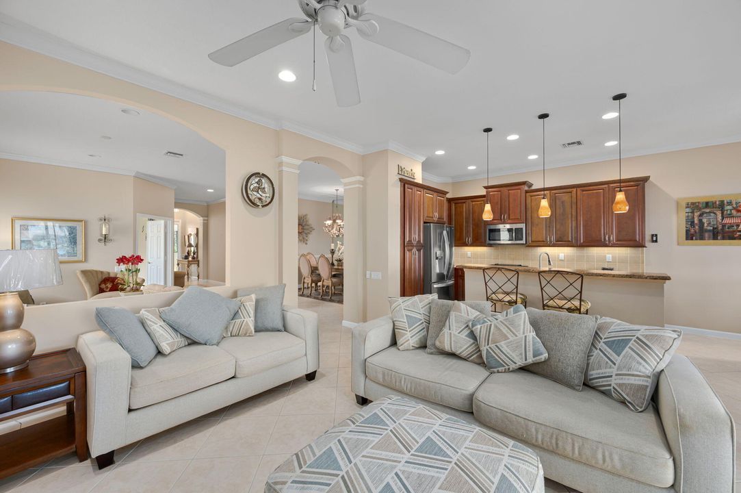 待售: $424,900 (2 贝兹, 2 浴室, 2080 平方英尺)