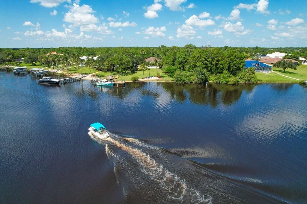 For Sale: $1,999,000 (6 beds, 4 baths, 3603 Square Feet)