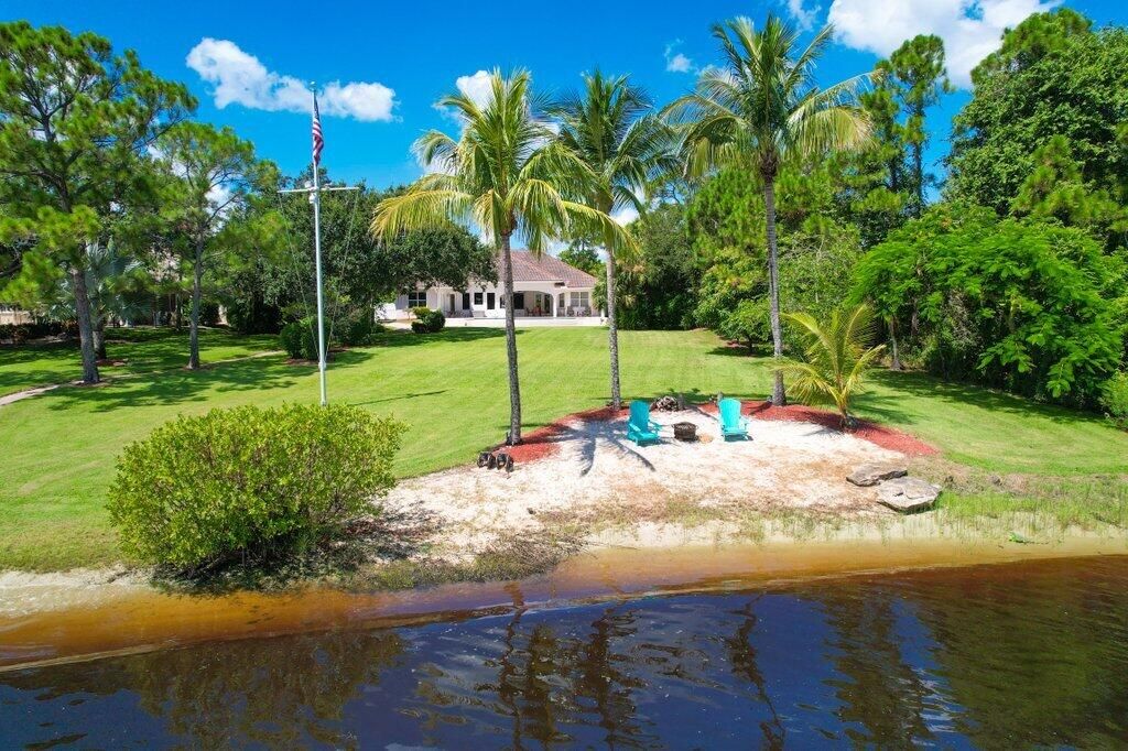 For Sale: $1,999,000 (6 beds, 4 baths, 3603 Square Feet)