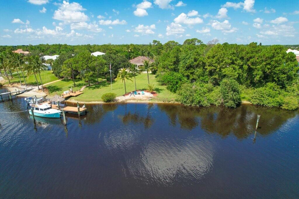 For Sale: $1,999,000 (6 beds, 4 baths, 3603 Square Feet)