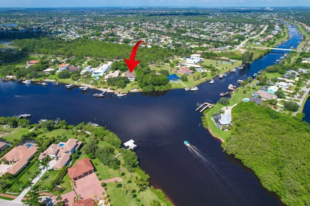 For Sale: $1,999,000 (6 beds, 4 baths, 3603 Square Feet)