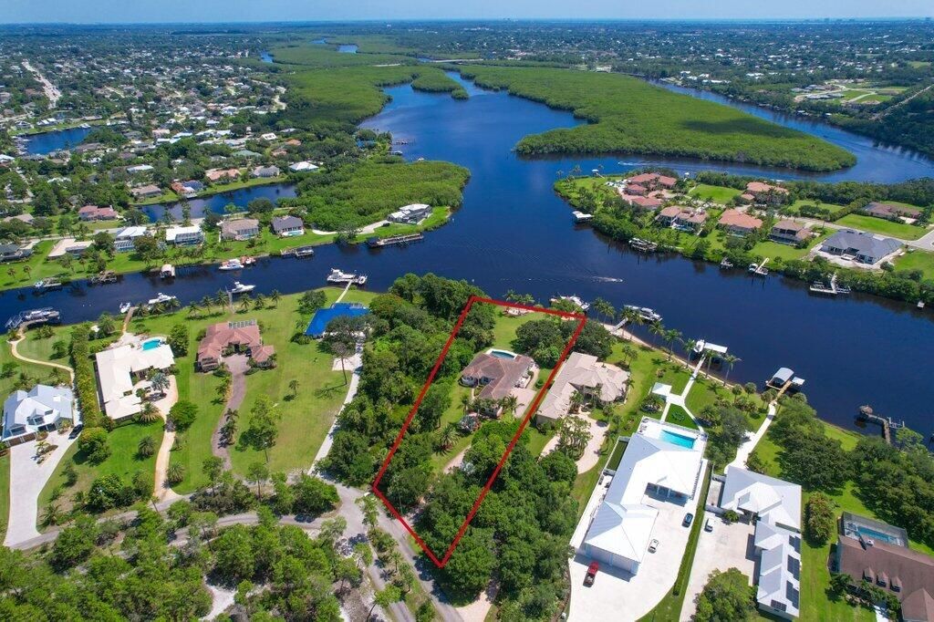 For Sale: $1,999,000 (6 beds, 4 baths, 3603 Square Feet)