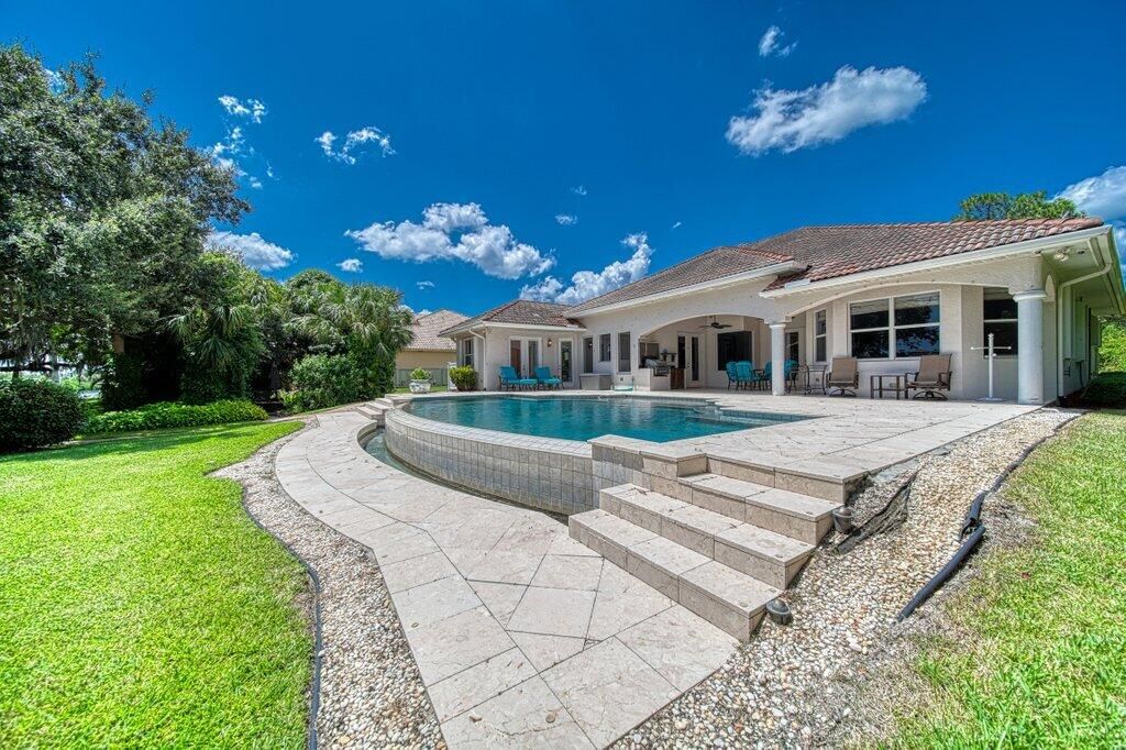 For Sale: $1,999,000 (6 beds, 4 baths, 3603 Square Feet)