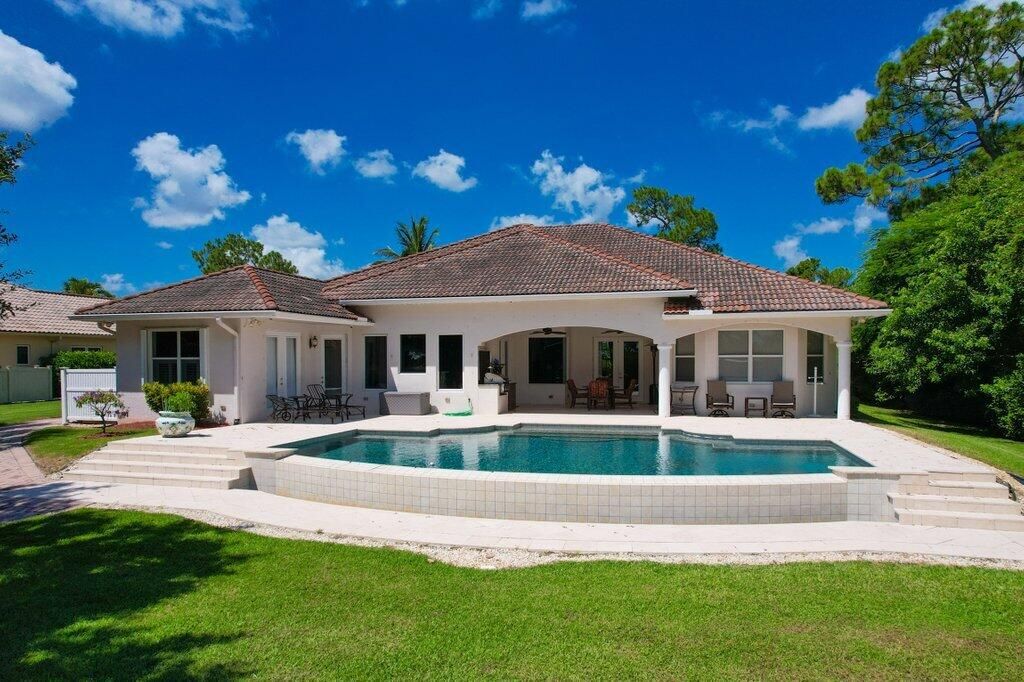 For Sale: $1,999,000 (6 beds, 4 baths, 3603 Square Feet)