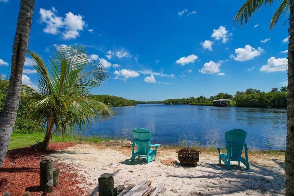 For Sale: $1,999,000 (6 beds, 4 baths, 3603 Square Feet)