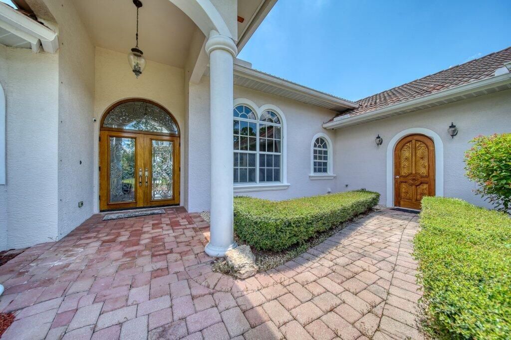 For Sale: $1,999,000 (6 beds, 4 baths, 3603 Square Feet)