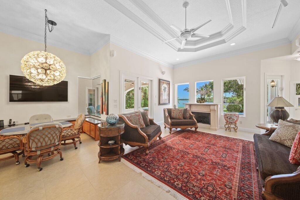 For Sale: $1,999,000 (6 beds, 4 baths, 3603 Square Feet)