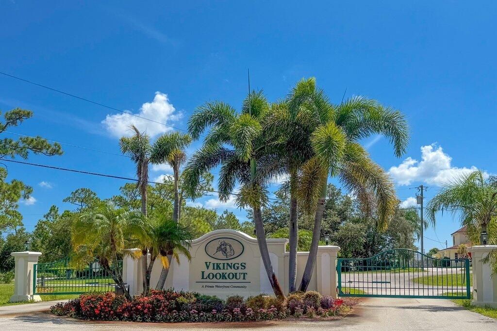 For Sale: $1,999,000 (6 beds, 4 baths, 3603 Square Feet)