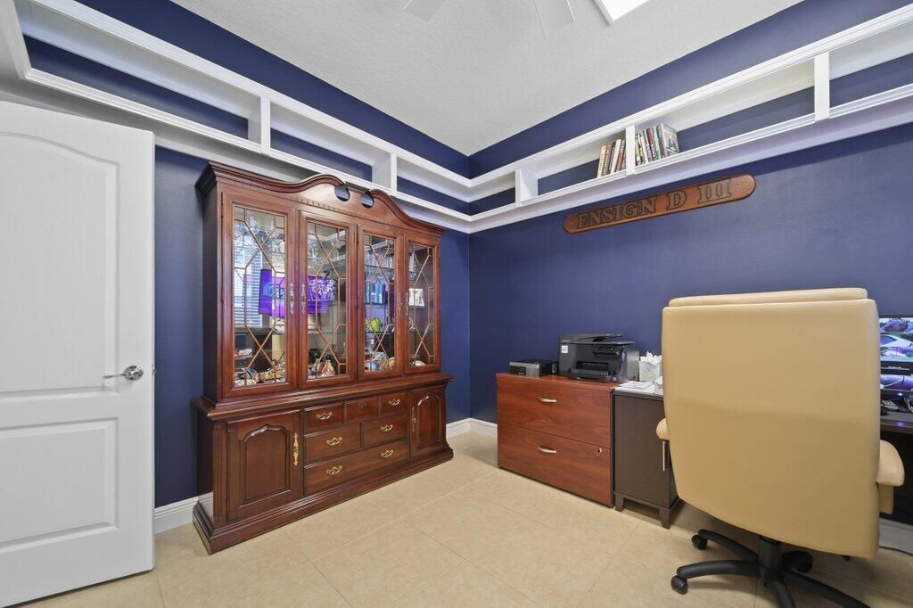 For Sale: $1,999,000 (6 beds, 4 baths, 3603 Square Feet)