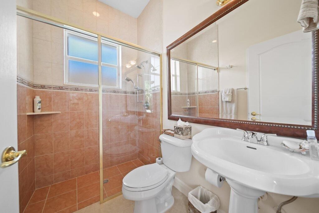 For Sale: $1,999,000 (6 beds, 4 baths, 3603 Square Feet)