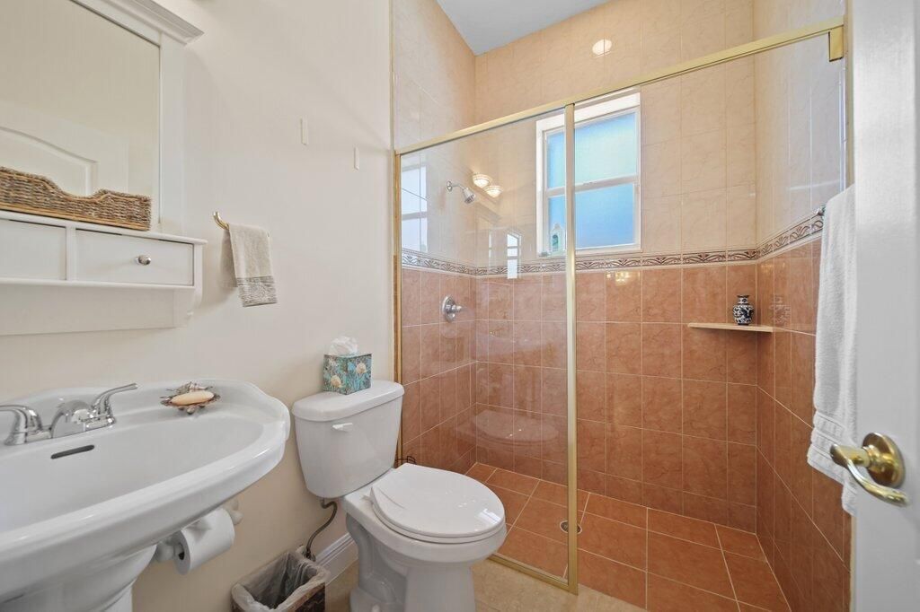 For Sale: $1,999,000 (6 beds, 4 baths, 3603 Square Feet)