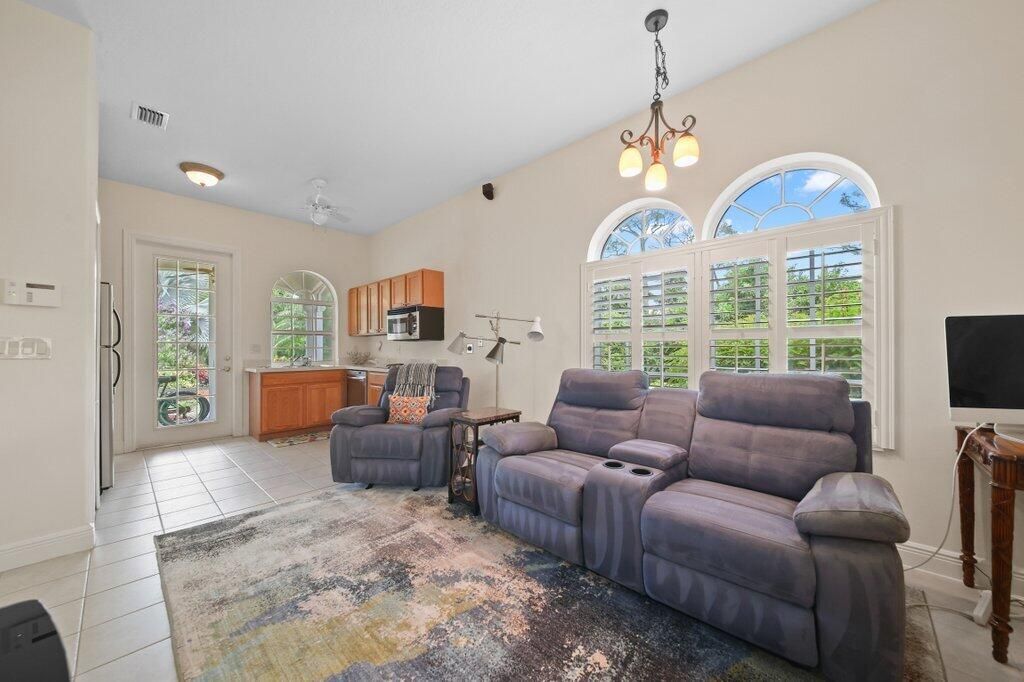 For Sale: $1,999,000 (6 beds, 4 baths, 3603 Square Feet)