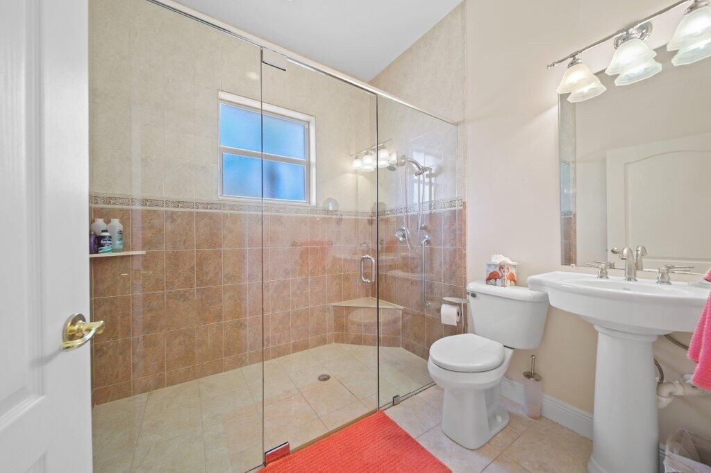 For Sale: $1,999,000 (6 beds, 4 baths, 3603 Square Feet)