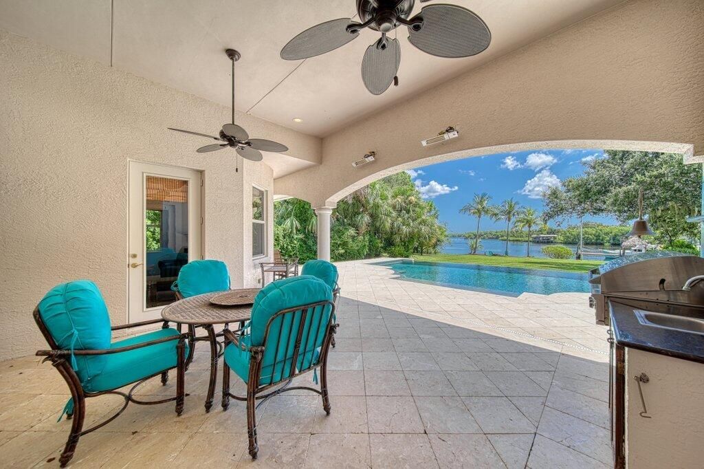 For Sale: $1,999,000 (6 beds, 4 baths, 3603 Square Feet)