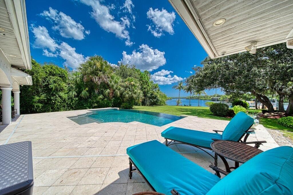 For Sale: $1,999,000 (6 beds, 4 baths, 3603 Square Feet)