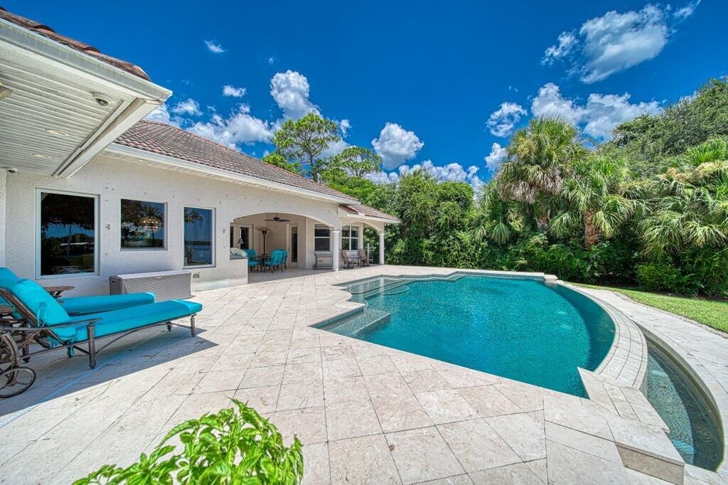 For Sale: $1,999,000 (6 beds, 4 baths, 3603 Square Feet)