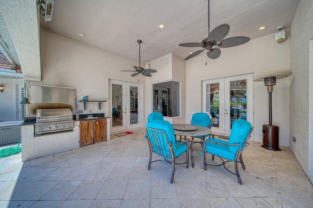 For Sale: $1,999,000 (6 beds, 4 baths, 3603 Square Feet)