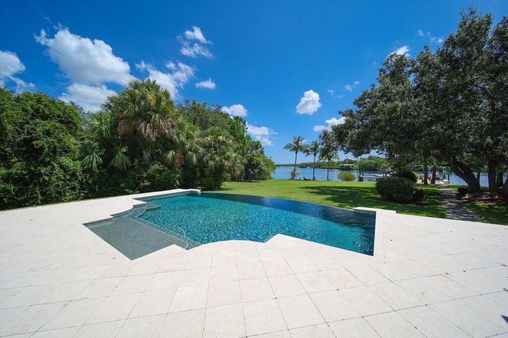 For Sale: $1,999,000 (6 beds, 4 baths, 3603 Square Feet)