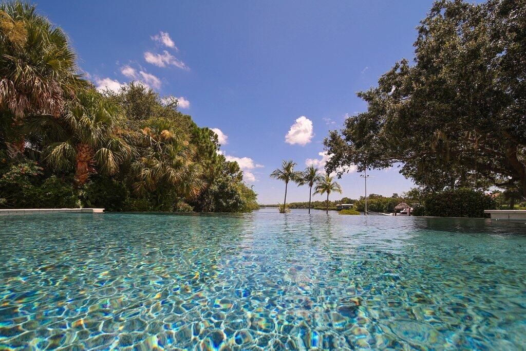 For Sale: $1,999,000 (6 beds, 4 baths, 3603 Square Feet)