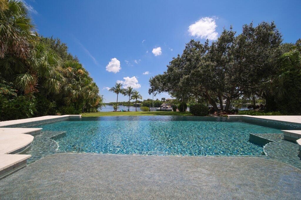 For Sale: $1,999,000 (6 beds, 4 baths, 3603 Square Feet)