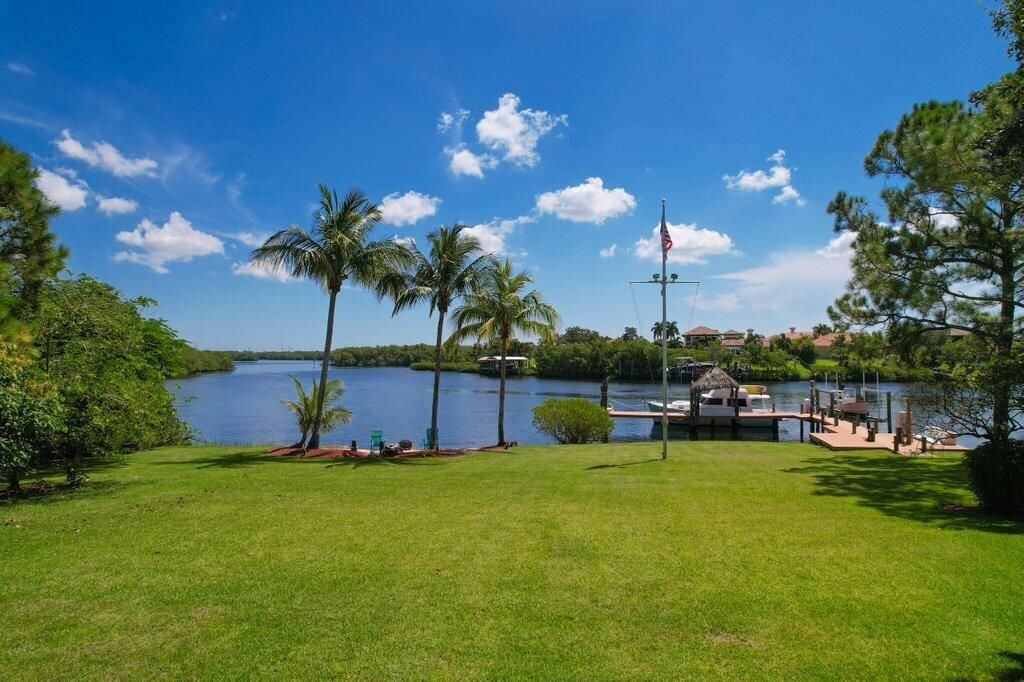 For Sale: $1,999,000 (6 beds, 4 baths, 3603 Square Feet)