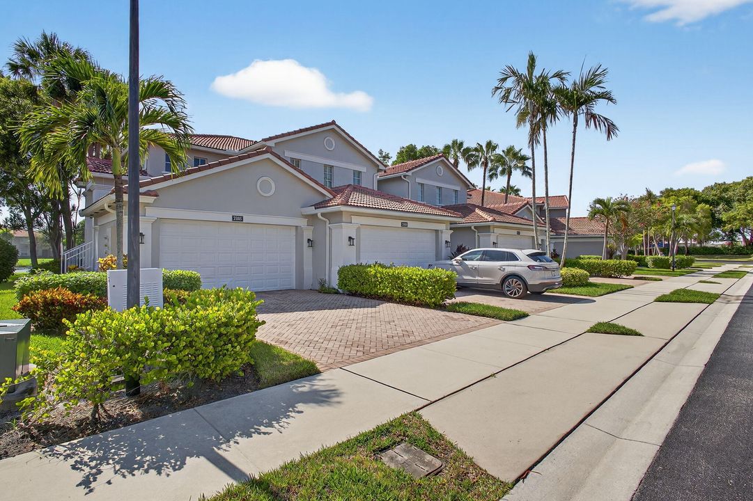 合同活跃: $434,000 (3 贝兹, 2 浴室, 1876 平方英尺)