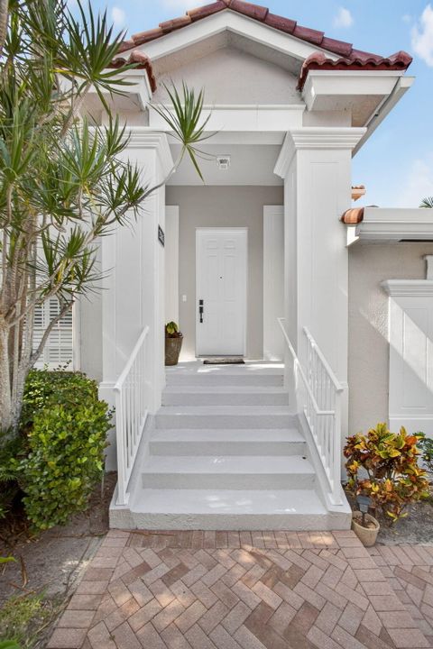 合同活跃: $434,000 (3 贝兹, 2 浴室, 1876 平方英尺)