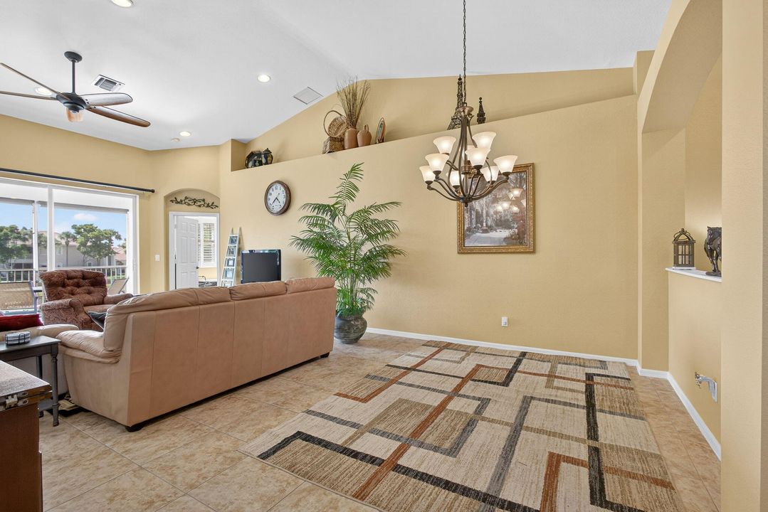 合同活跃: $434,000 (3 贝兹, 2 浴室, 1876 平方英尺)