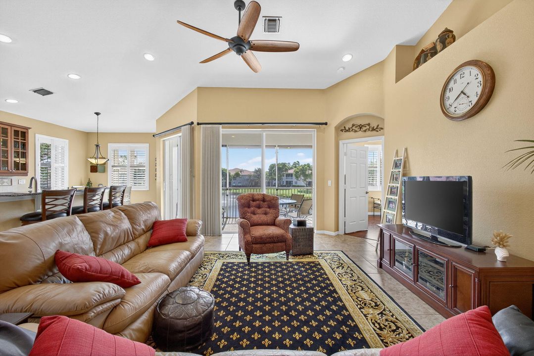 合同活跃: $434,000 (3 贝兹, 2 浴室, 1876 平方英尺)