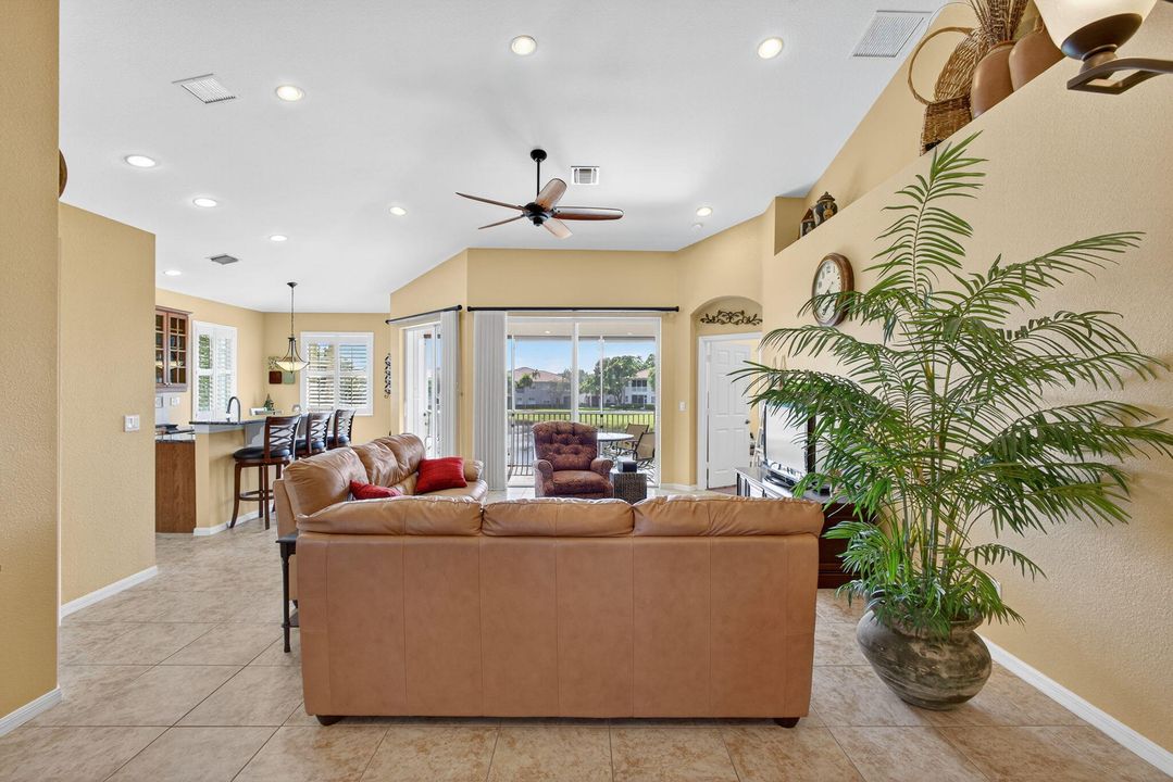 合同活跃: $434,000 (3 贝兹, 2 浴室, 1876 平方英尺)