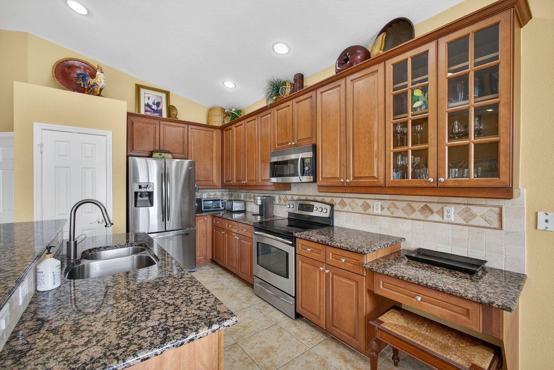 合同活跃: $434,000 (3 贝兹, 2 浴室, 1876 平方英尺)