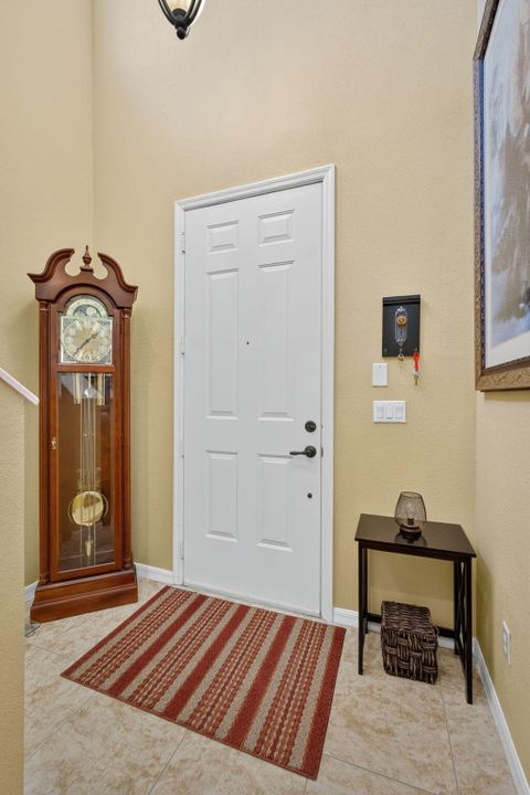 合同活跃: $434,000 (3 贝兹, 2 浴室, 1876 平方英尺)