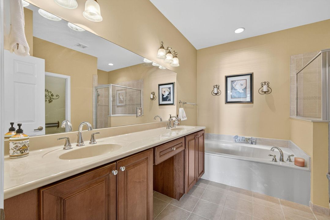 合同活跃: $434,000 (3 贝兹, 2 浴室, 1876 平方英尺)