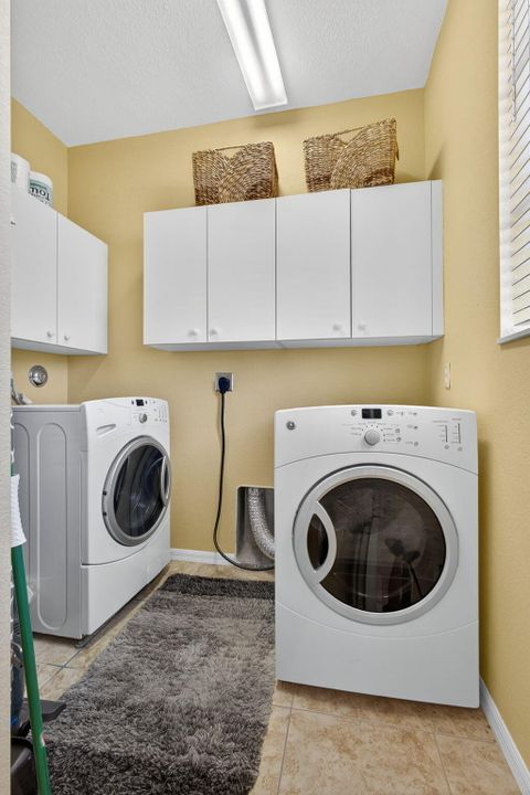 合同活跃: $434,000 (3 贝兹, 2 浴室, 1876 平方英尺)