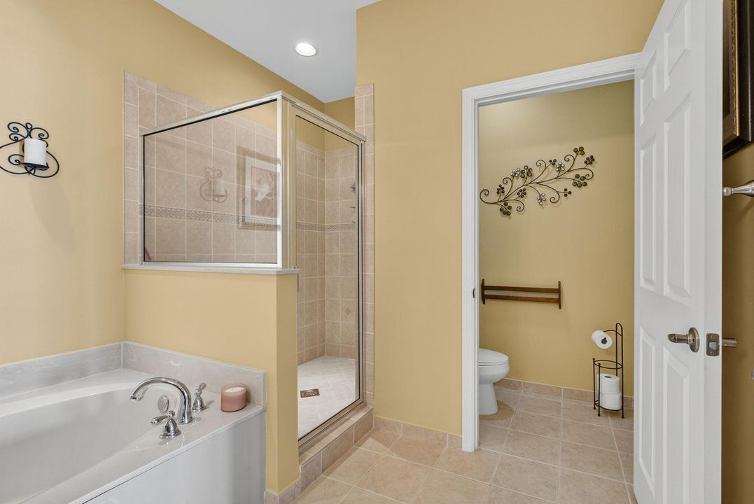 合同活跃: $434,000 (3 贝兹, 2 浴室, 1876 平方英尺)