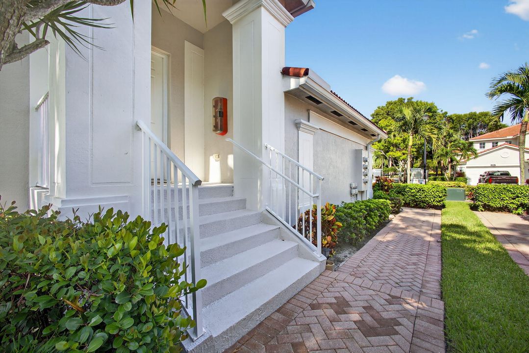 合同活跃: $434,000 (3 贝兹, 2 浴室, 1876 平方英尺)