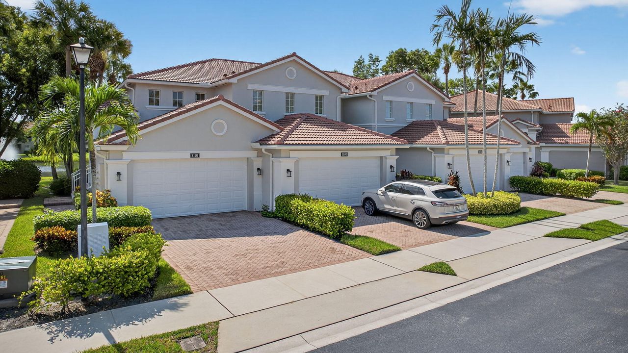 合同活跃: $434,000 (3 贝兹, 2 浴室, 1876 平方英尺)