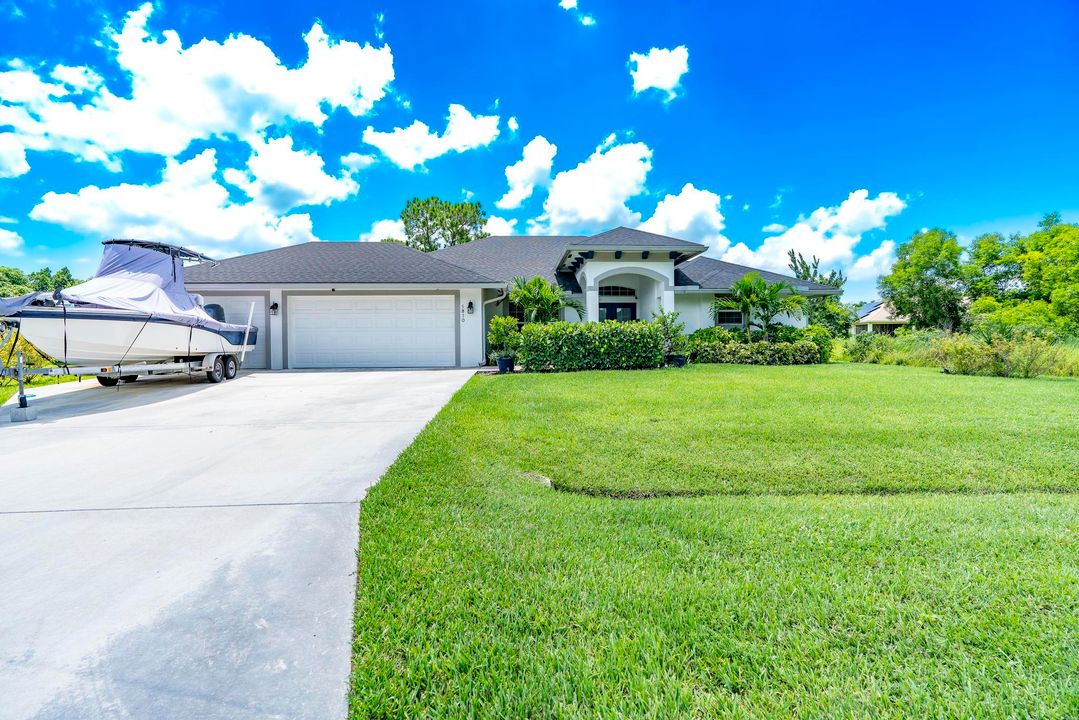 Под контрактом: $579,000 (4 спален, 2 ванн, 2185 Квадратных фут)