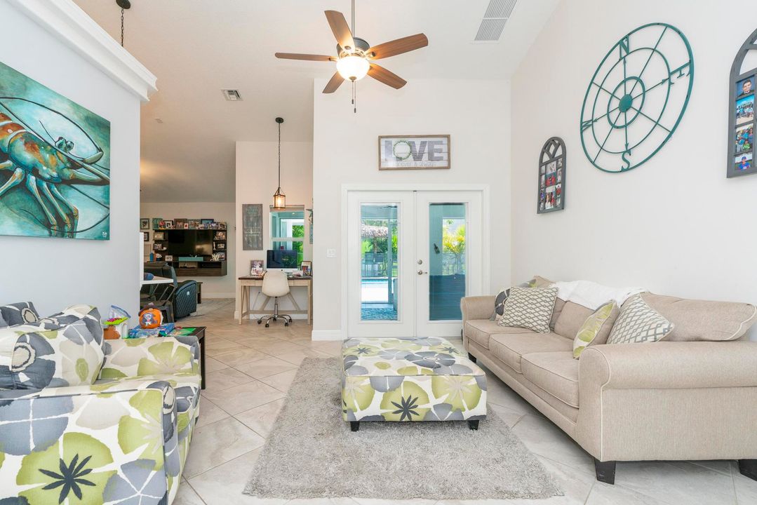 Под контрактом: $579,000 (4 спален, 2 ванн, 2185 Квадратных фут)