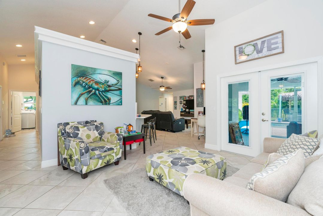 Под контрактом: $579,000 (4 спален, 2 ванн, 2185 Квадратных фут)