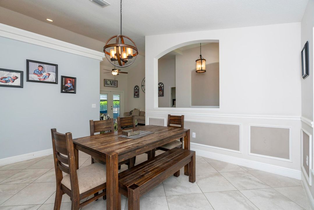 Под контрактом: $579,000 (4 спален, 2 ванн, 2185 Квадратных фут)