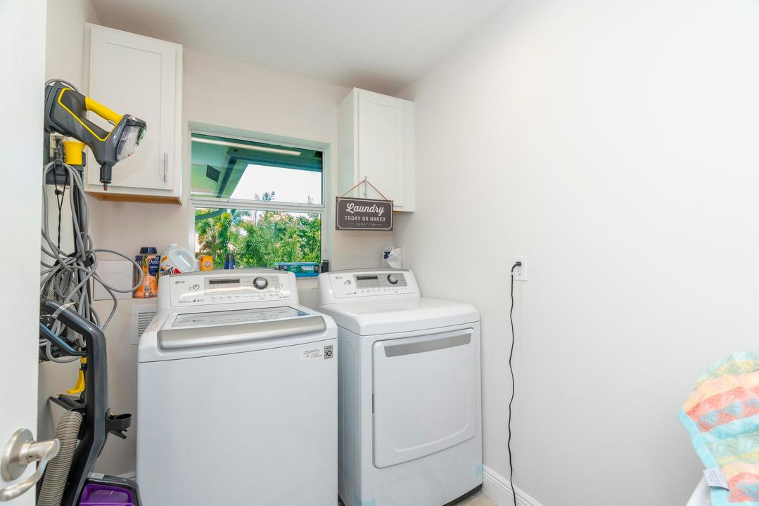 Под контрактом: $579,000 (4 спален, 2 ванн, 2185 Квадратных фут)