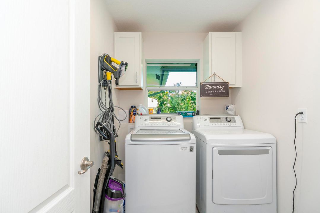 Под контрактом: $579,000 (4 спален, 2 ванн, 2185 Квадратных фут)