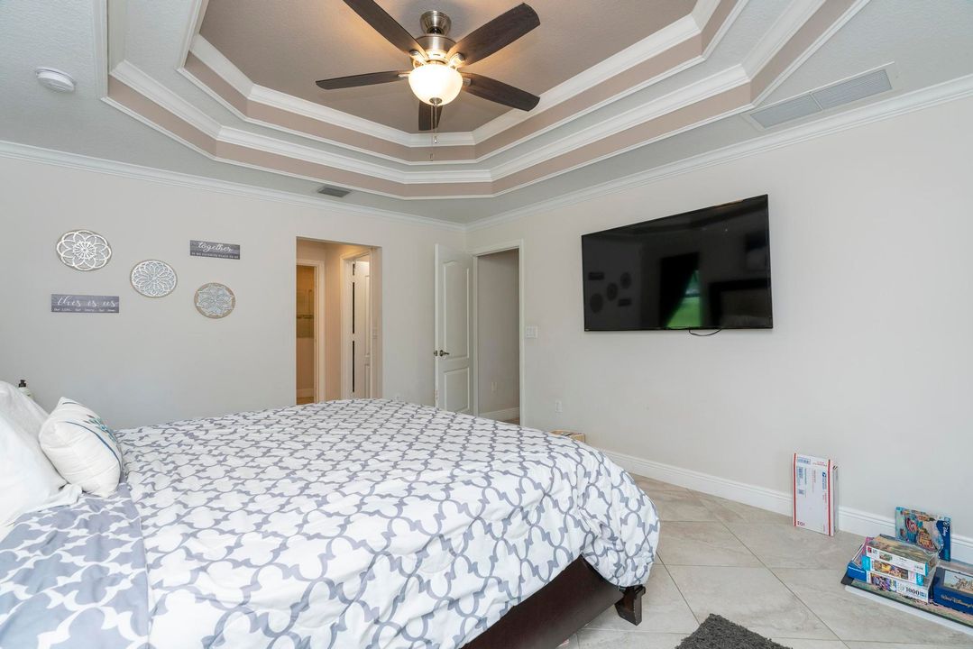 Под контрактом: $579,000 (4 спален, 2 ванн, 2185 Квадратных фут)