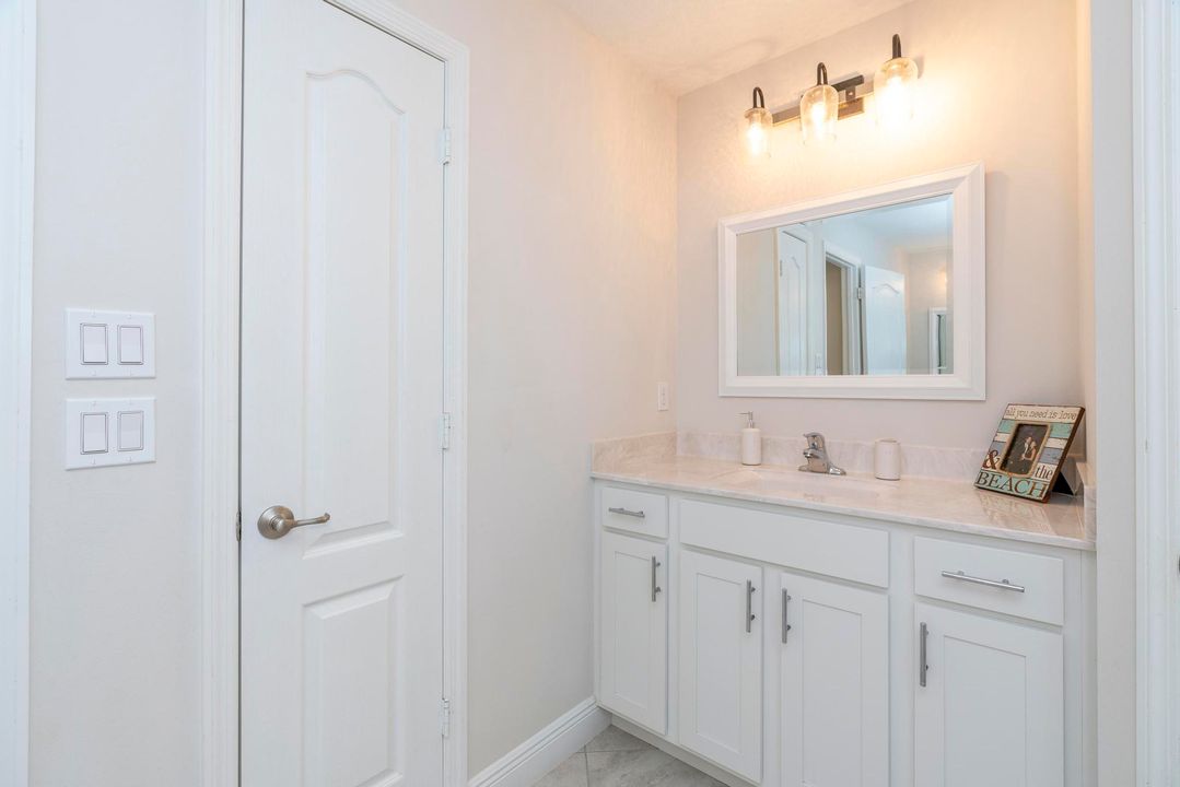 Под контрактом: $579,000 (4 спален, 2 ванн, 2185 Квадратных фут)