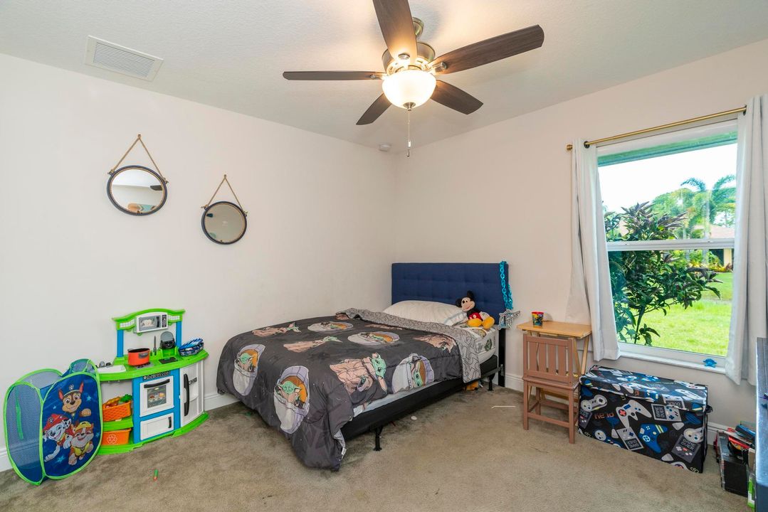 Под контрактом: $579,000 (4 спален, 2 ванн, 2185 Квадратных фут)